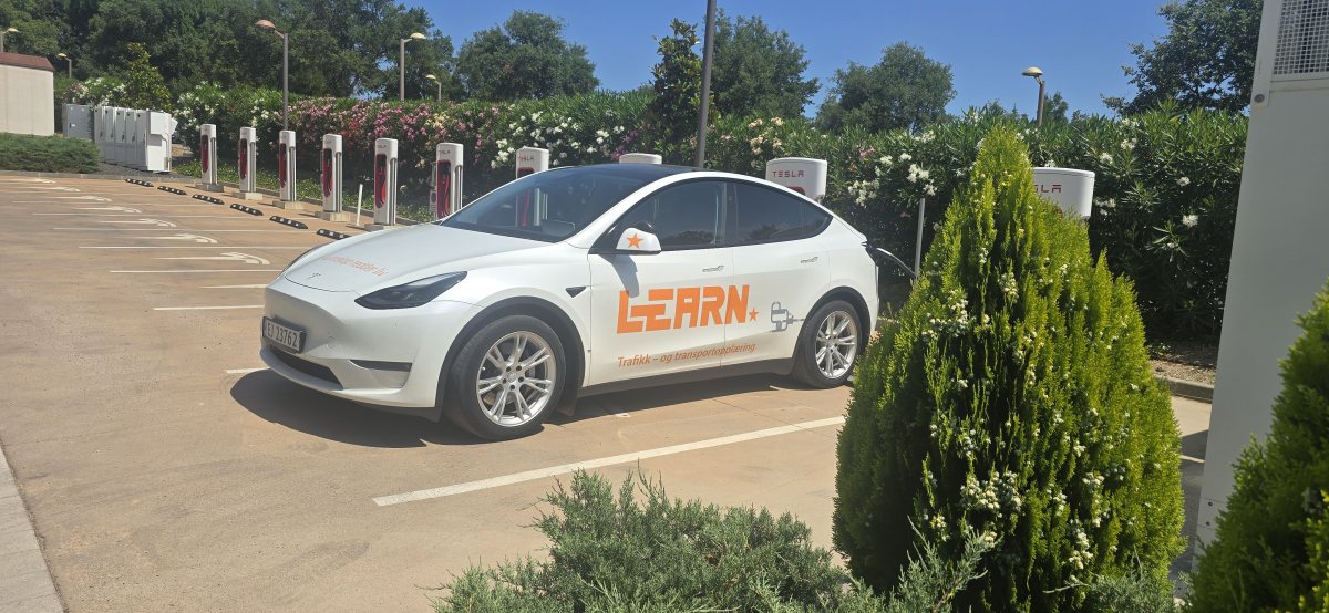 Ladestopp ved golfbane, https://maps.app.goo.gl/sL1yvKCjdqQXRmay7?g_st=ac.